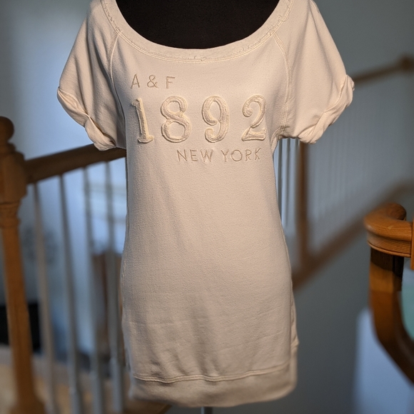 Abercrombie & Fitch Tops - Abercrombie & Fitch short sleeved sweatshirt